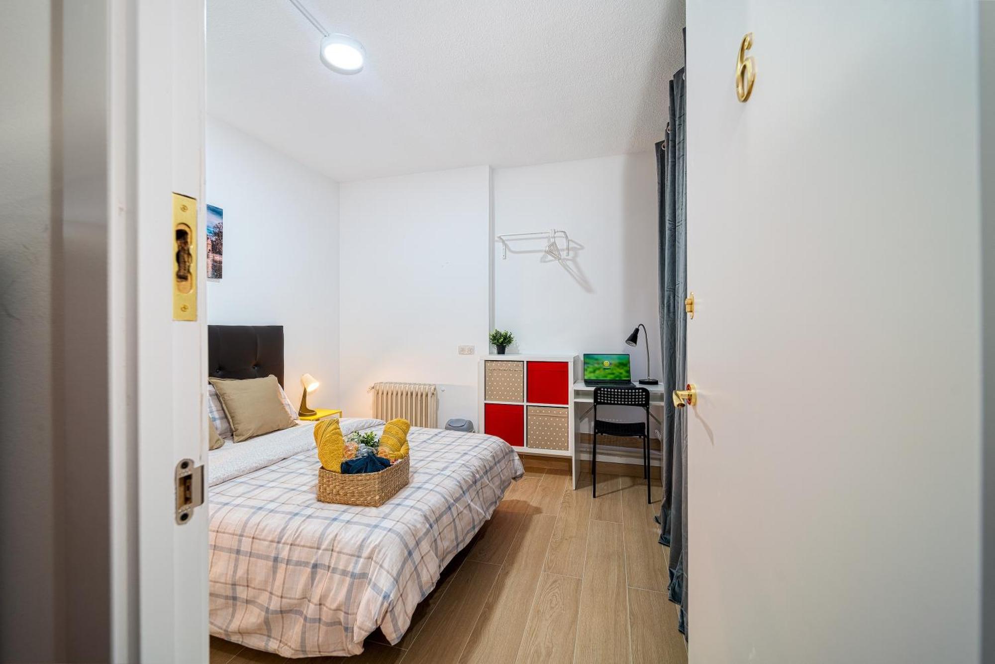 P Casacafe Madrid Calle Carlos Dubois 3 Eksteriør billede