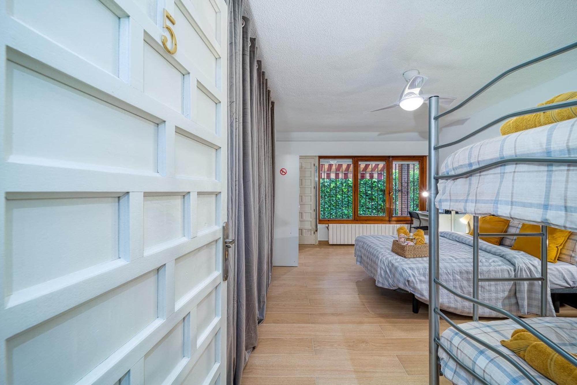 P Casacafe Madrid Calle Carlos Dubois 3 Eksteriør billede