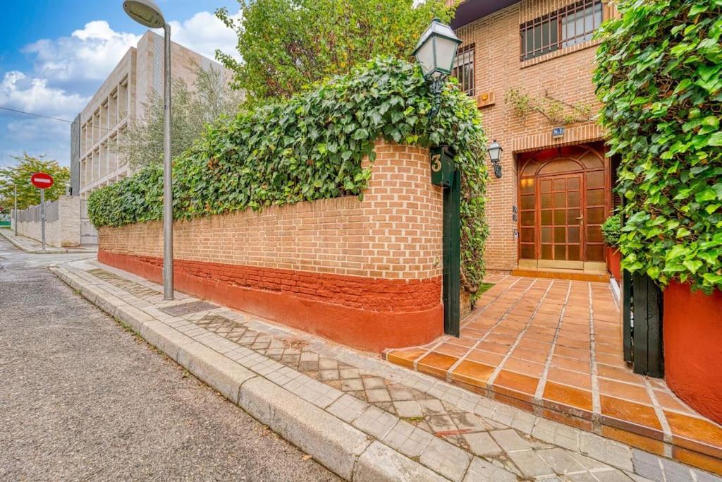 P Casacafe Madrid Calle Carlos Dubois 3 Eksteriør billede