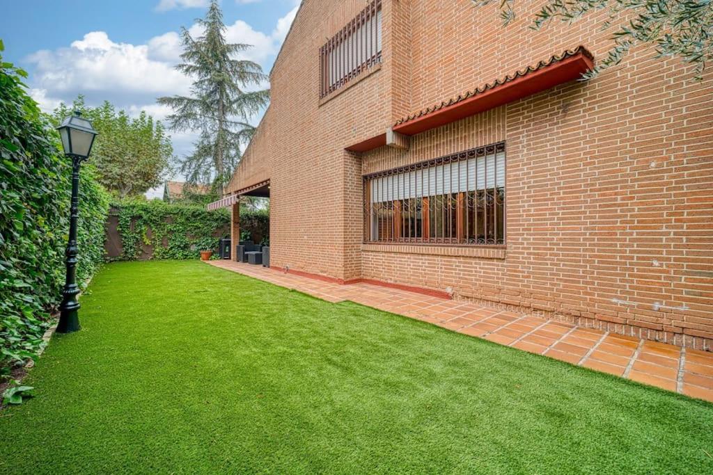 P Casacafe Madrid Calle Carlos Dubois 3 Eksteriør billede